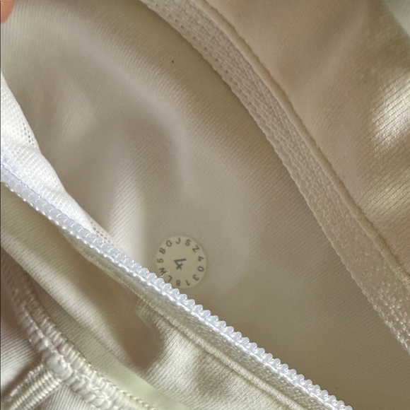 White Lululemon 4/ 28” inseam High-Waisted Leggings with Pockets - Picture 6 of 6